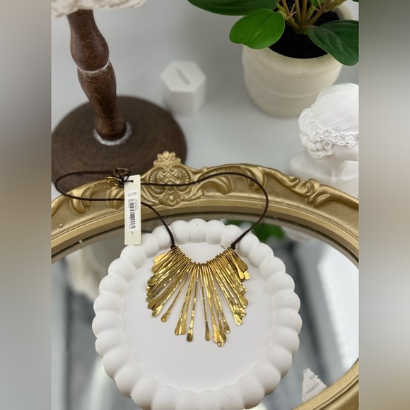 Aureus + Argent Gold Statement Necklace ✨ - Picture 4 of 9